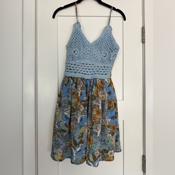 B.O.G. Collective Floral & Crochet Dress Size~Small - Picture 2 of 10